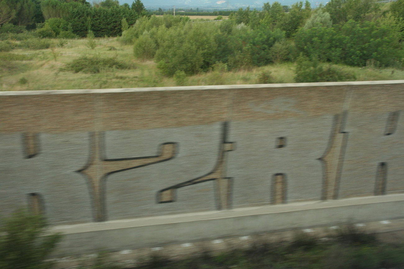 Graffiti Bombing - Photo by strasbourgraffiti