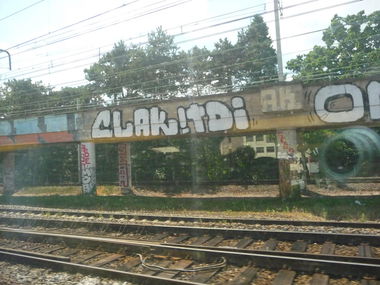 Graffiti Bombing - Photo by strasbourgraffiti