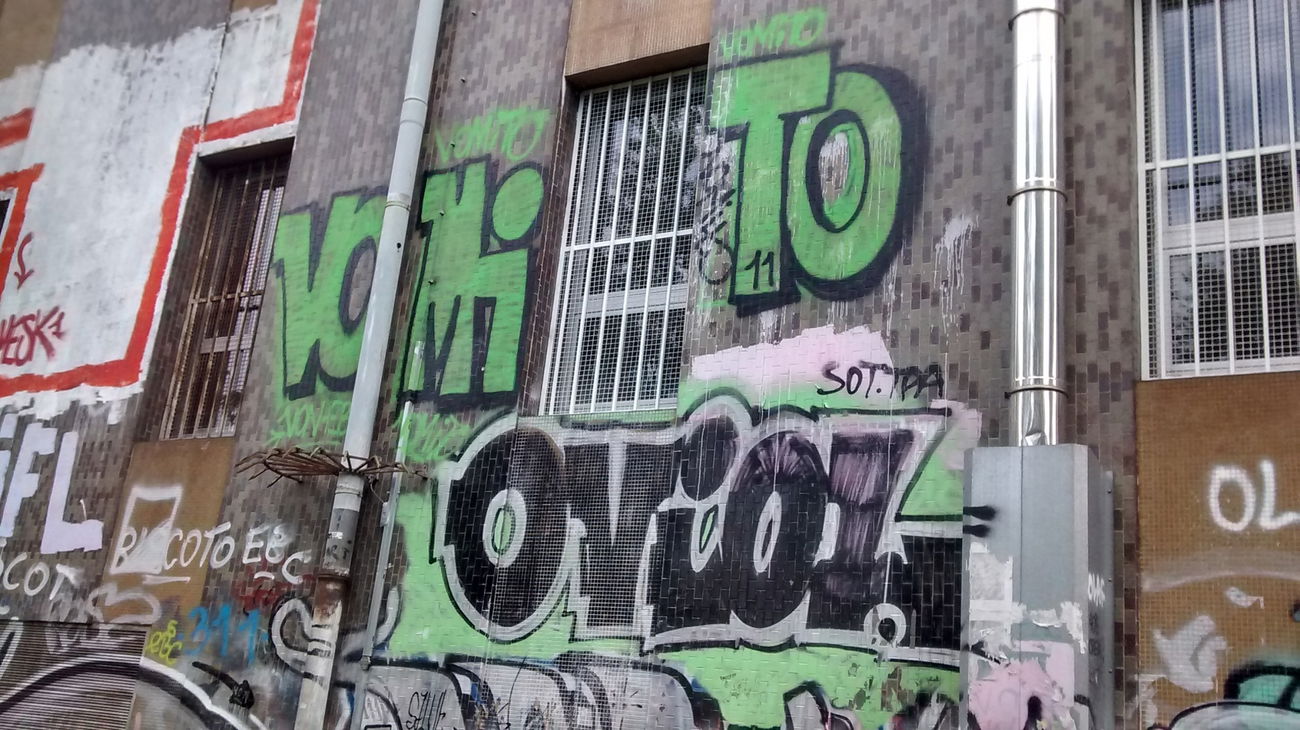 Graffiti Bombing - Photo by strasbourgraffiti