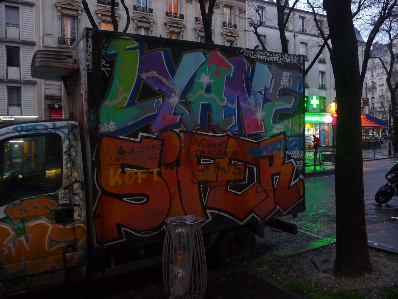 Graffiti Bombing - Photo by strasbourgraffiti