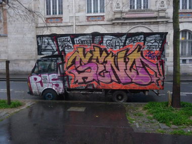 Graffiti Bombing - Photo by strasbourgraffiti
