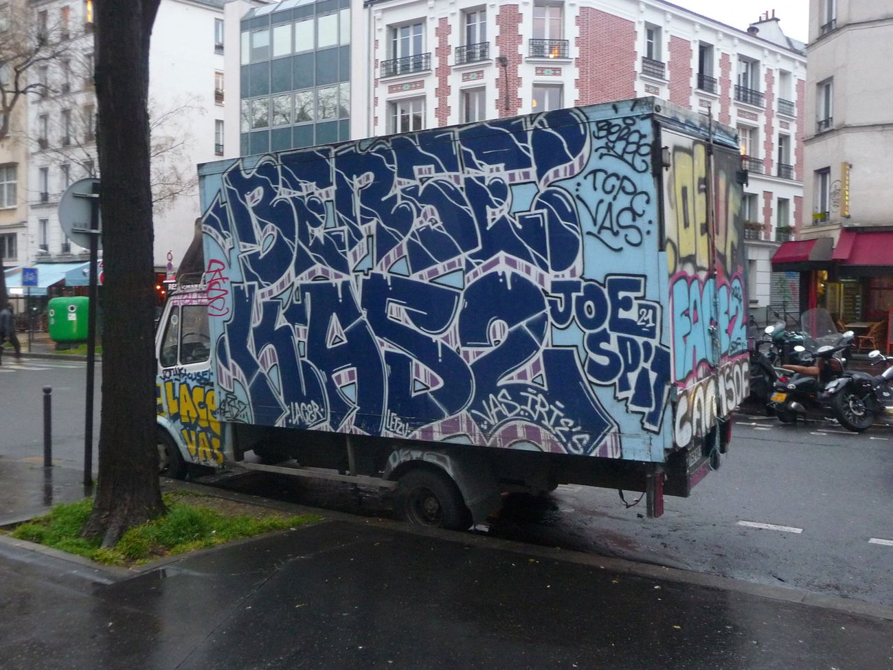 Graffiti Bombing - Photo by strasbourgraffiti