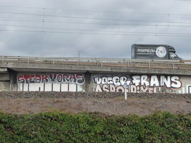 Graffiti Bombing - Photo by strasbourgraffiti