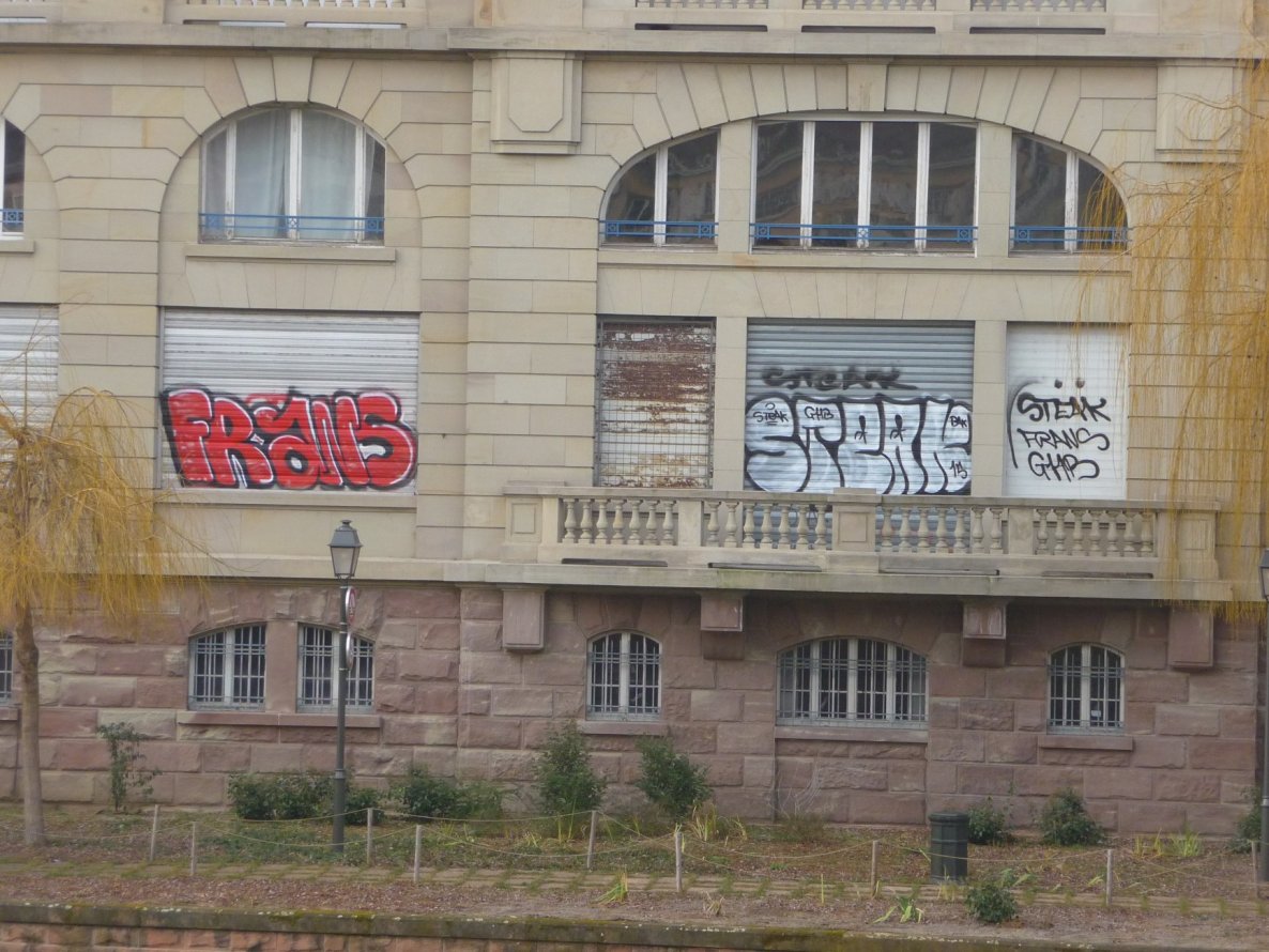 Graffiti Bombing - Photo by strasbourgraffiti