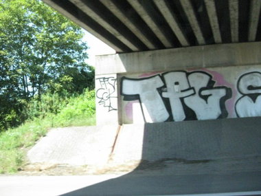 Graffiti Bombing - Photo by strasbourgraffiti