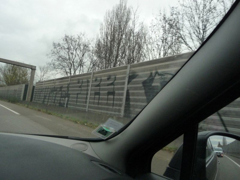 Graffiti Bombing - Photo by strasbourgraffiti