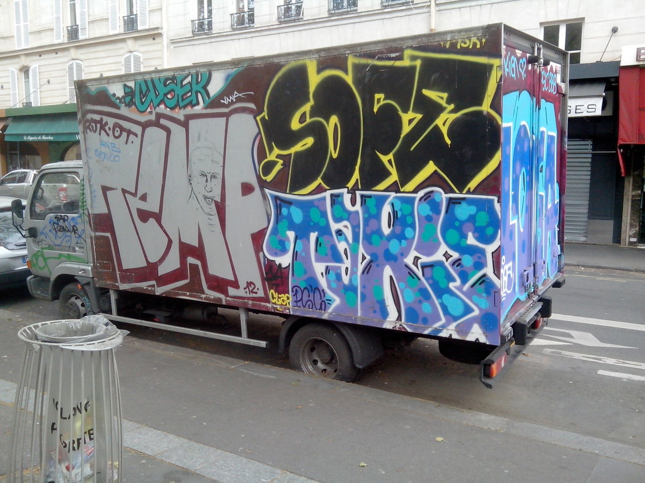 Graffiti Bombing - Photo by strasbourgraffiti