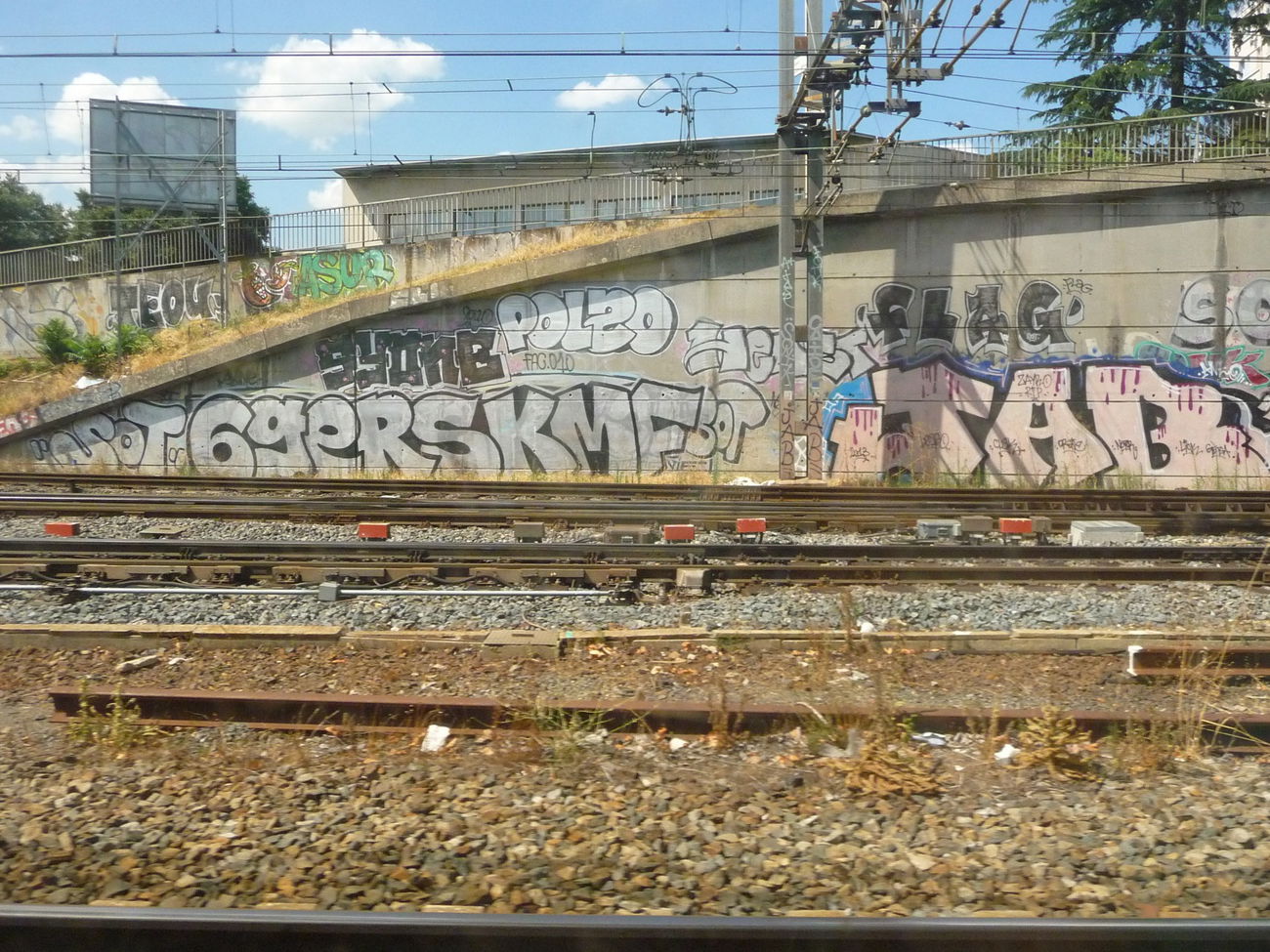 Graffiti Bombing - Photo by strasbourgraffiti