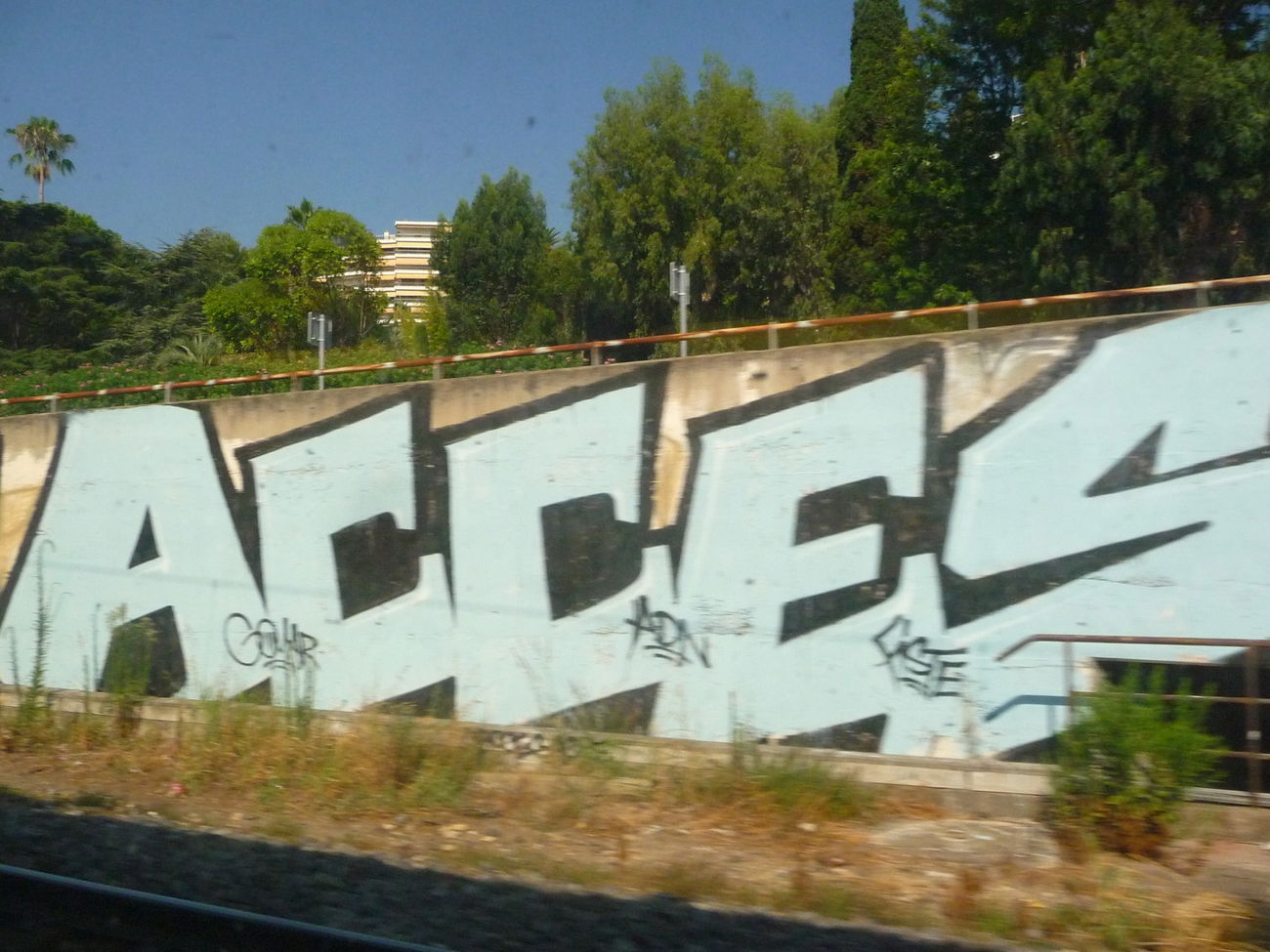 Graffiti Bombing - Photo by strasbourgraffiti