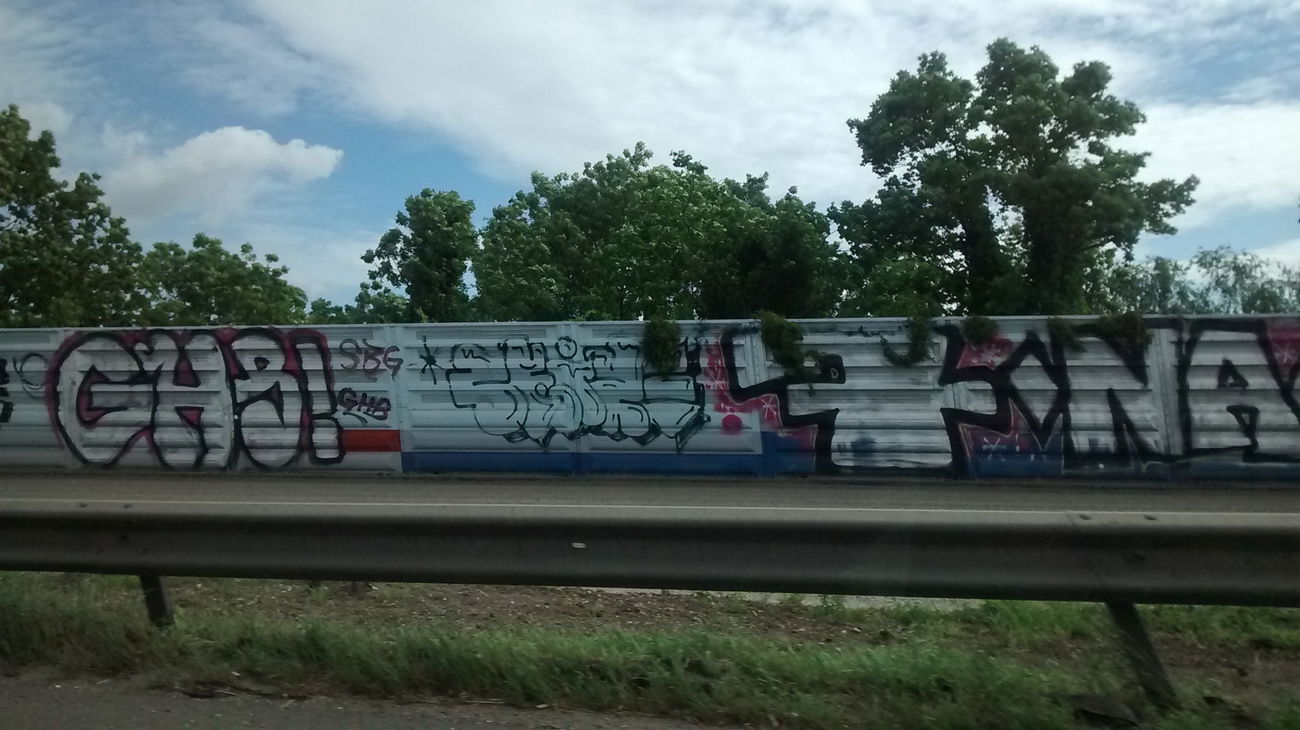 Graffiti Bombing - Photo by strasbourgraffiti