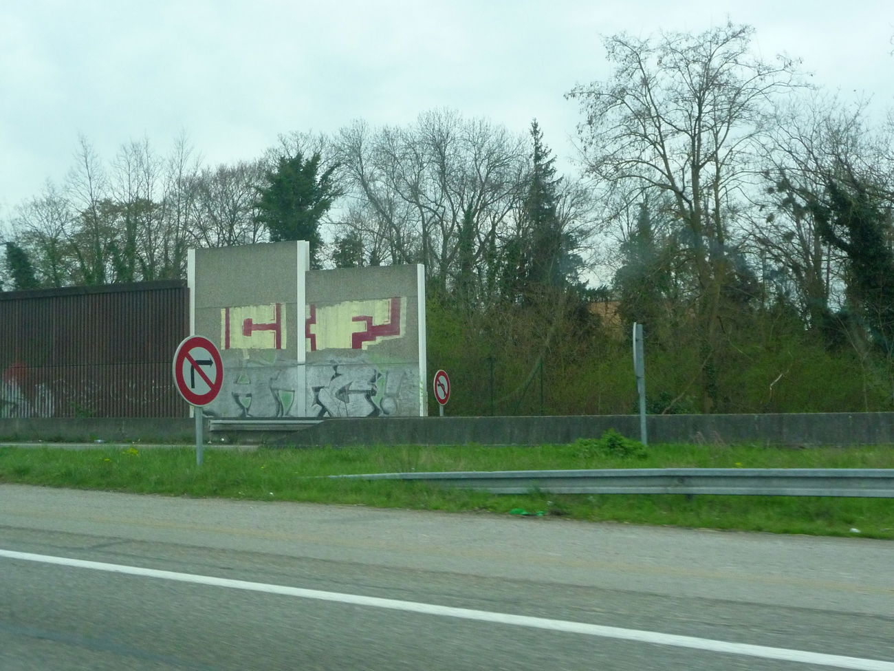 Graffiti Bombing - Photo by strasbourgraffiti