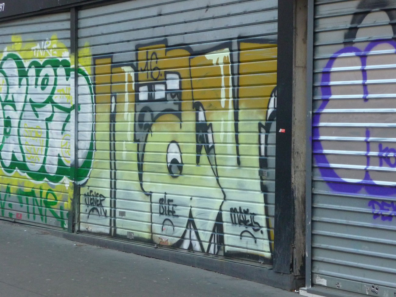 Graffiti Bombing - Photo by strasbourgraffiti