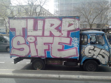 Graffiti Bombing - Photo by strasbourgraffiti