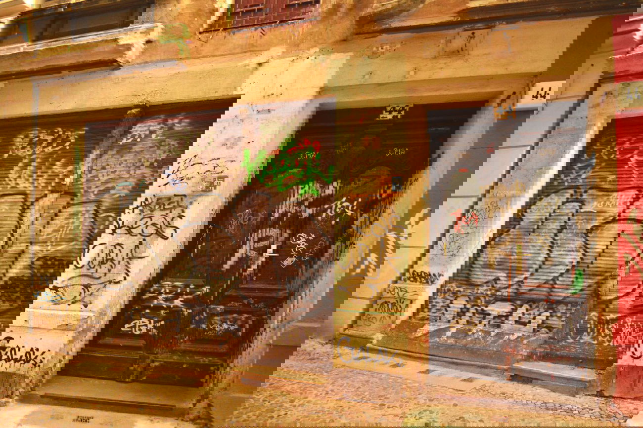 Graffiti Bombing in Berlin - Photo by streetfiles - utah