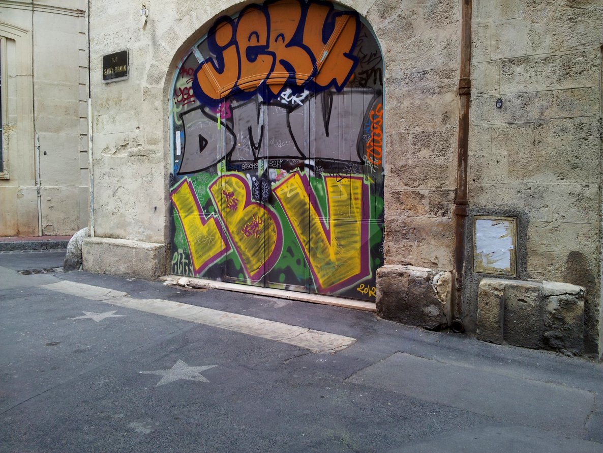 Graffiti Bombing - Photo by streetfiles