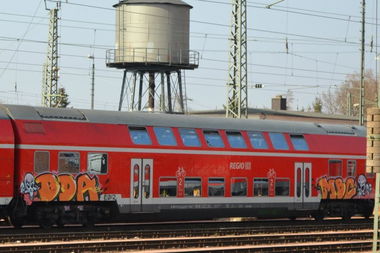 Graffiti Train - Photo by streetfiles - bda, mbc