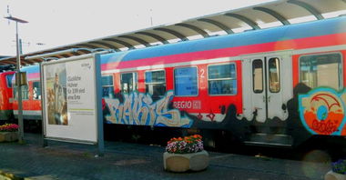 Graffiti Train - Photo by streetfiles - Rakis