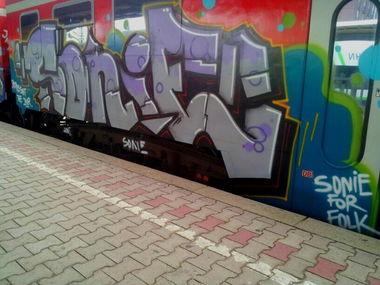Graffiti Train - Photo by streetfiles - sonie