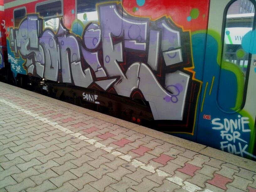 Graffiti Train - Photo by streetfiles - sonie