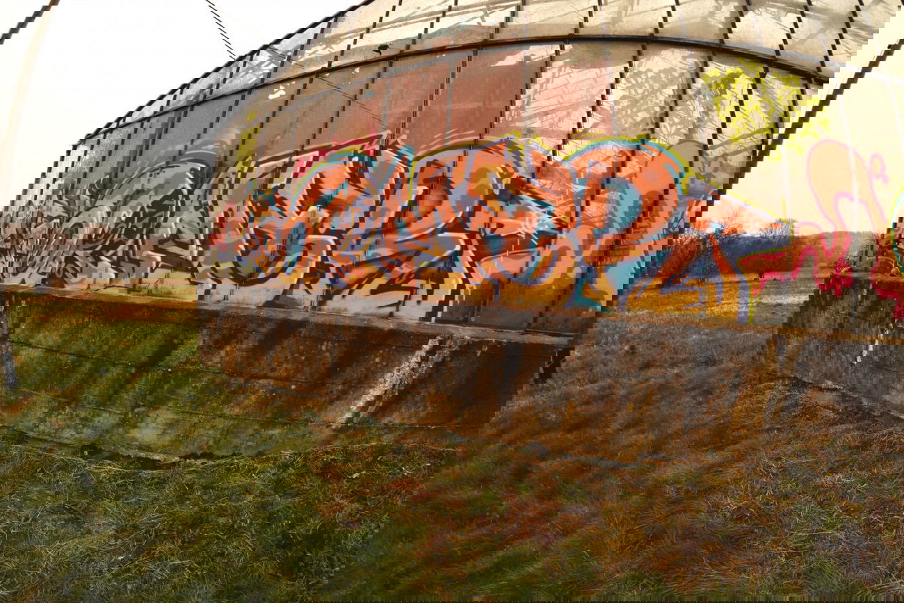 Graffiti Bombing - Photo by streetfiles - Former