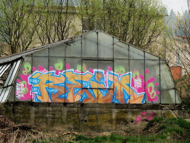 Graffiti Bombing - Photo by streetfiles - Reim