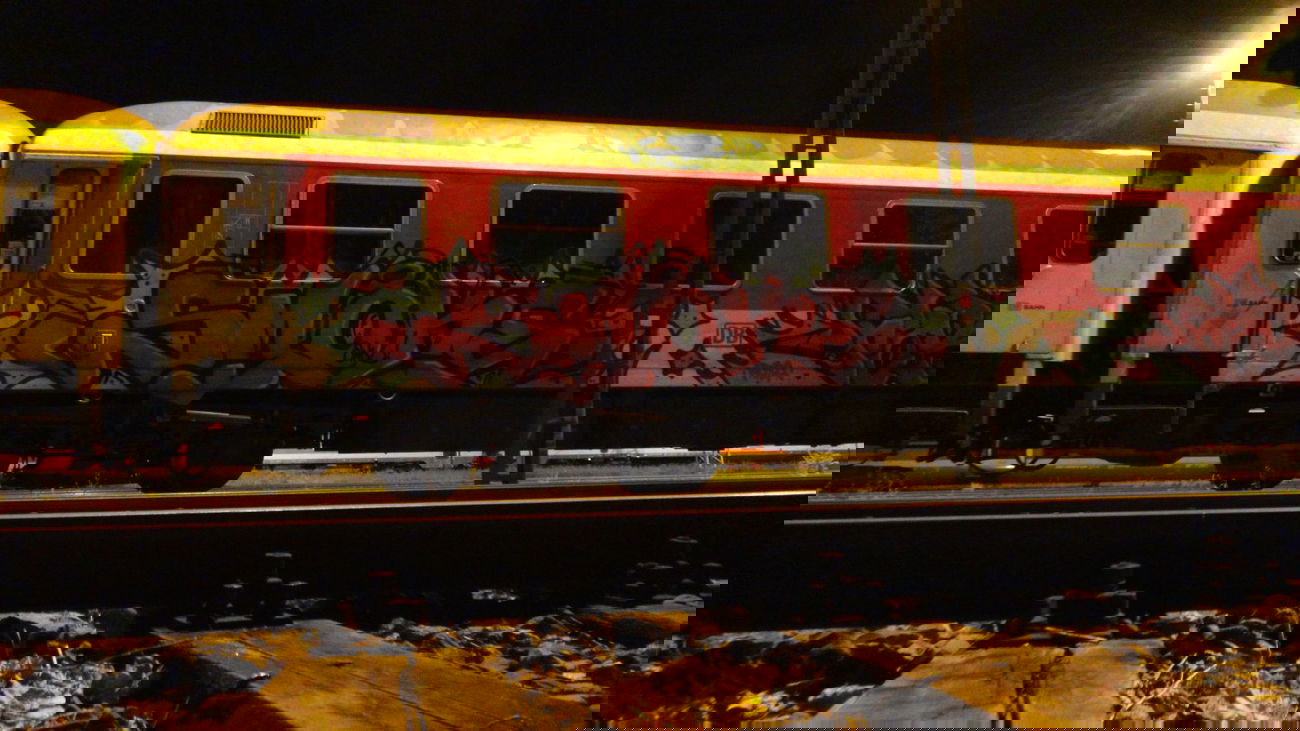 Graffiti Train - Photo by streetfiles - Smoke