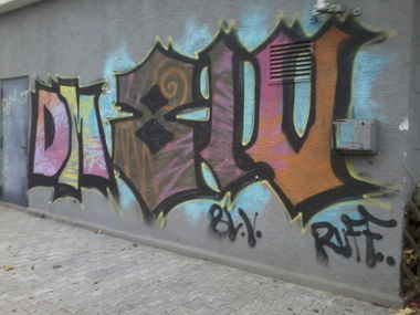 Graffiti Bombing - Photo by streetpsycho - DM, 8IV, Ruff