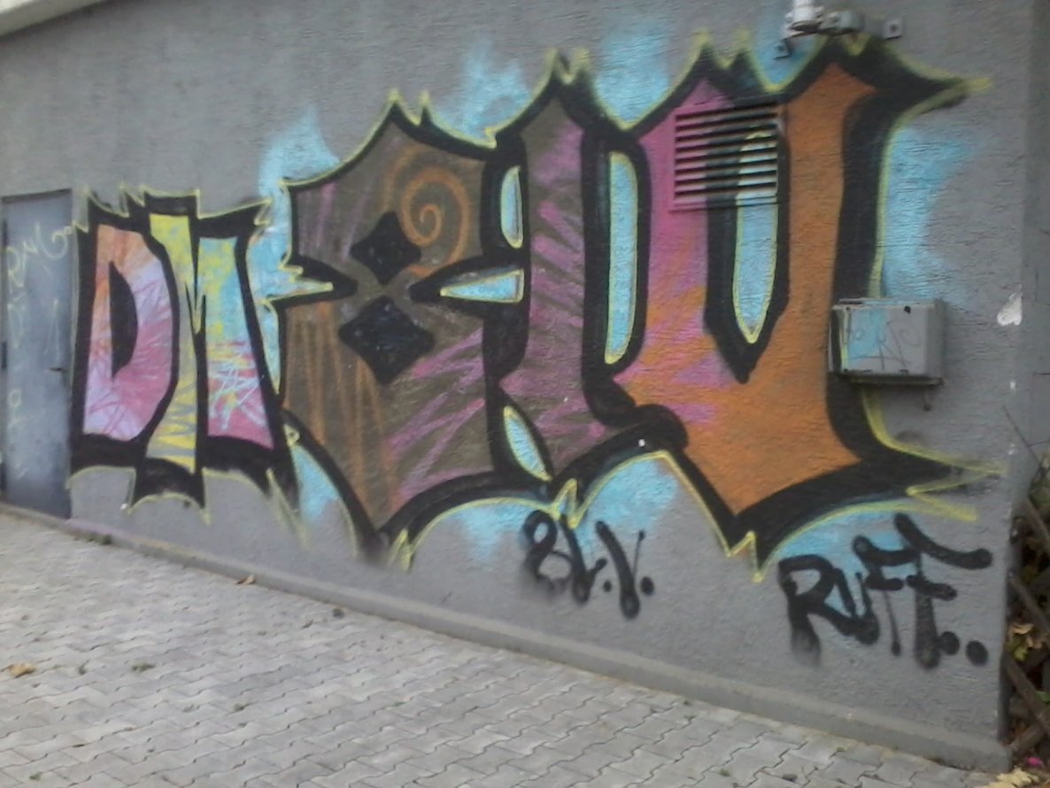 Graffiti Bombing - Photo by streetpsycho - DM, 8IV, Ruff