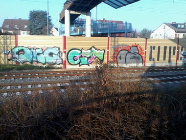 Graffiti Wall in Wiesbaden - Photo by streetpsycho - Olee, OZF, 05