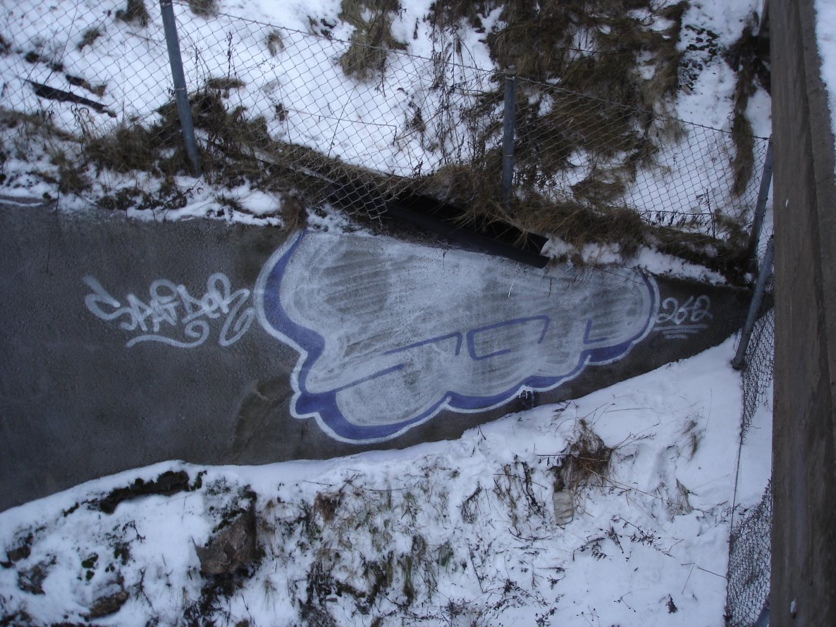 Graffiti Bombing - Photo by streetwizard