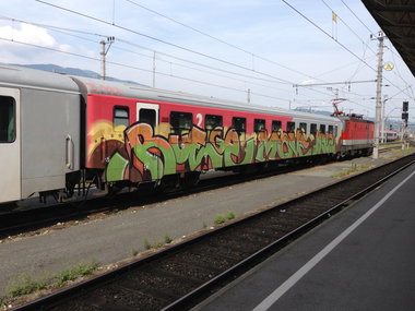 Graffiti Train in Villach - Photo by stuttgart0711 - Wholecar, Austria, ruege (2012)