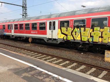 Graffiti Train in Stuttgart - Photo by stuttgart0711 - youth, train, crew (2013)