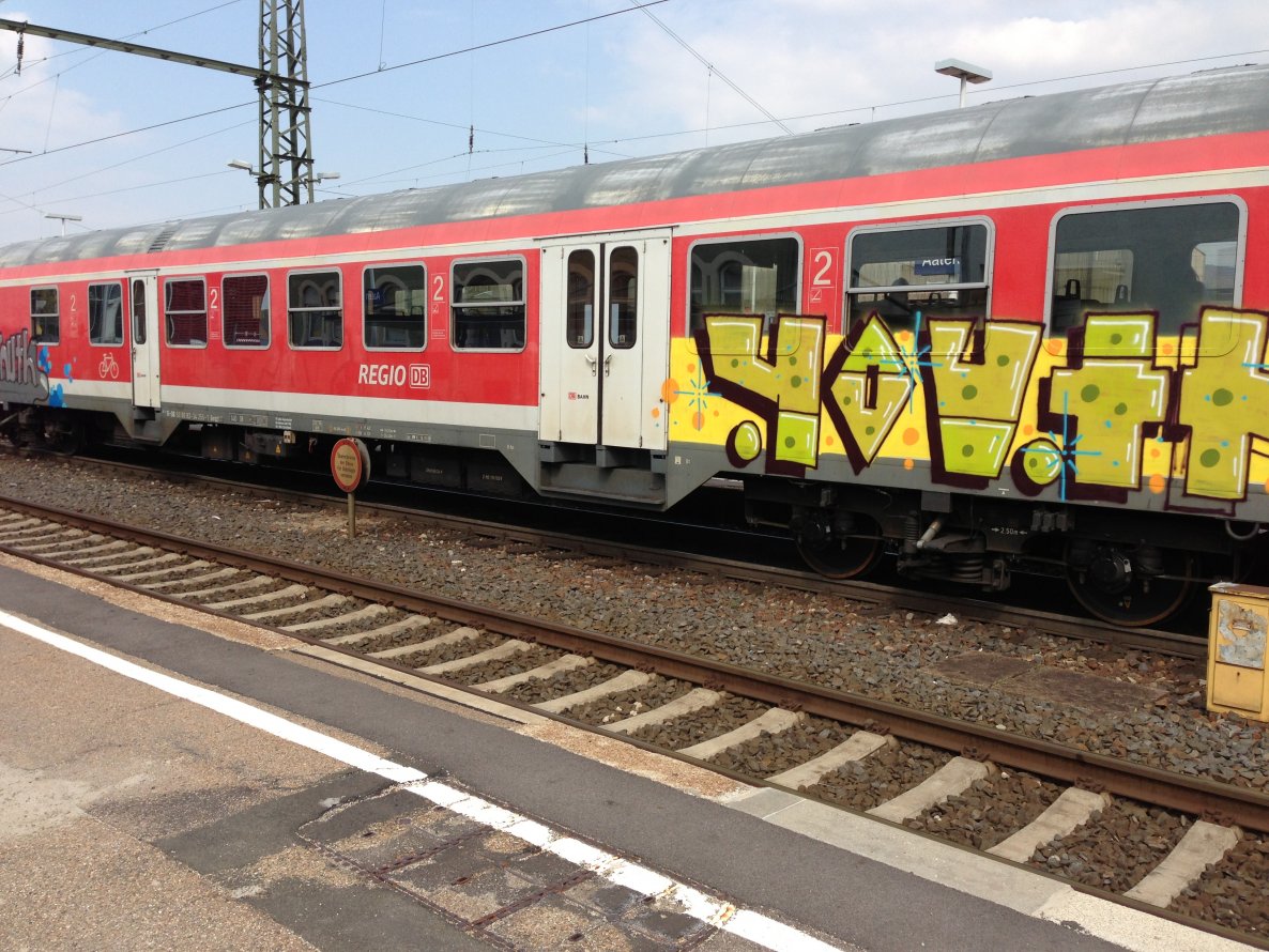 Graffiti Train in Stuttgart - Photo by stuttgart0711 - youth, train, crew (2013)