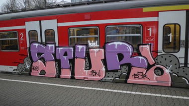 Graffiti Train in Stuttgart - Photo by stuttgart0711 - skife, tbk, stur (2013)