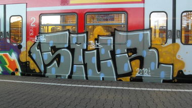 Graffiti Train in Stuttgart - Photo by stuttgart0711 - Kish, tbk, stur (2012)
