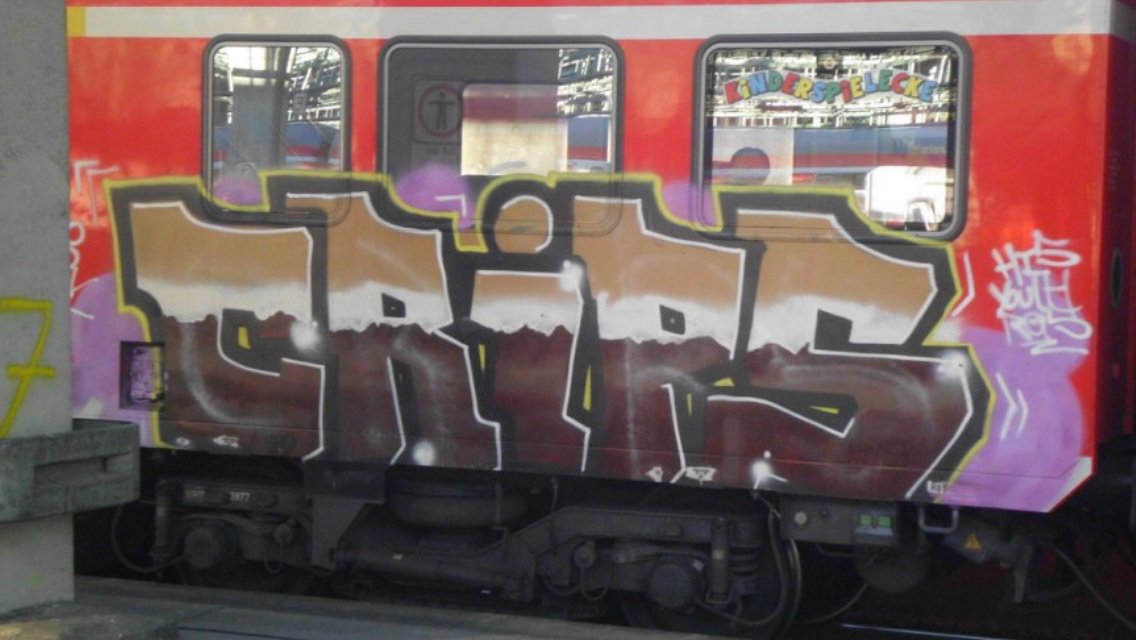 Graffiti Train in Stuttgart - Photo by stuttgart0711 - Crips, his, reis (2013)