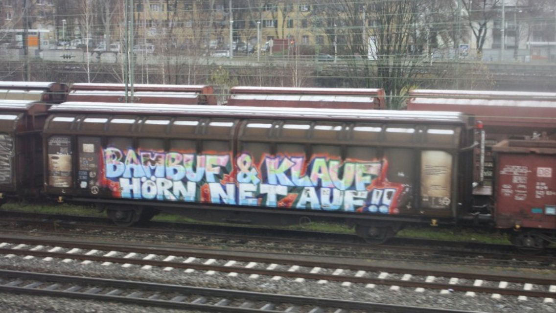 Graffiti Train in Stuttgart - Photo by stuttgart0711 - Bambuf, klauf, bambus (200?)