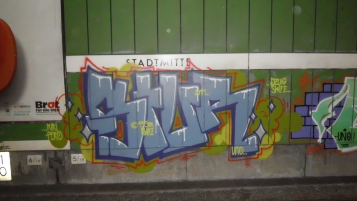 Graffiti Bombing in Stuttgart - Photo by stuttgart0711 - Stur, pero, Skife (2011)
