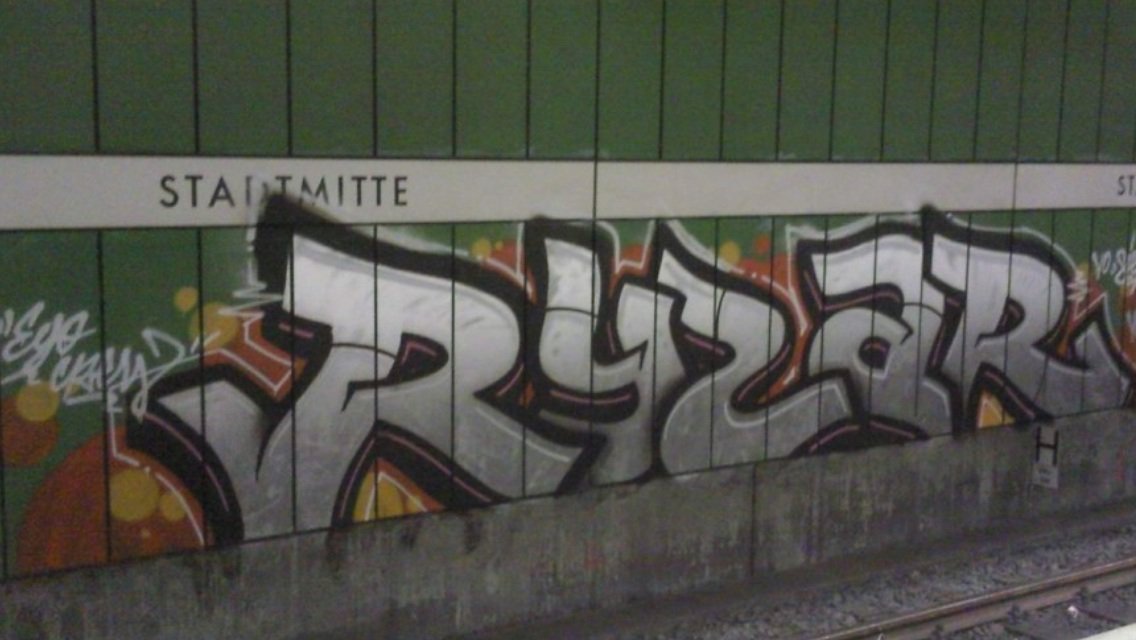 Graffiti Bombing in Stuttgart - Photo by stuttgart0711 - Ryzar, Ego, Crew (2011)