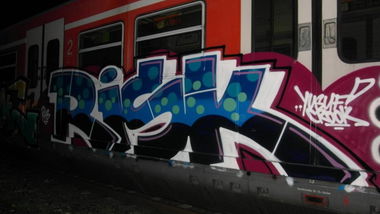 Graffiti Train in Stuttgart - Photo by stuttgart0711 - risk, rhb, crew (2012)