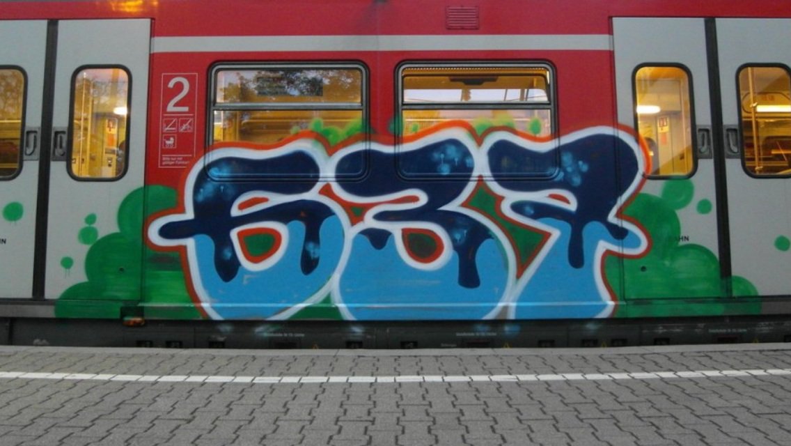Graffiti Train in Stuttgart - Photo by stuttgart0711 - 637, crew, sbahn (2012)