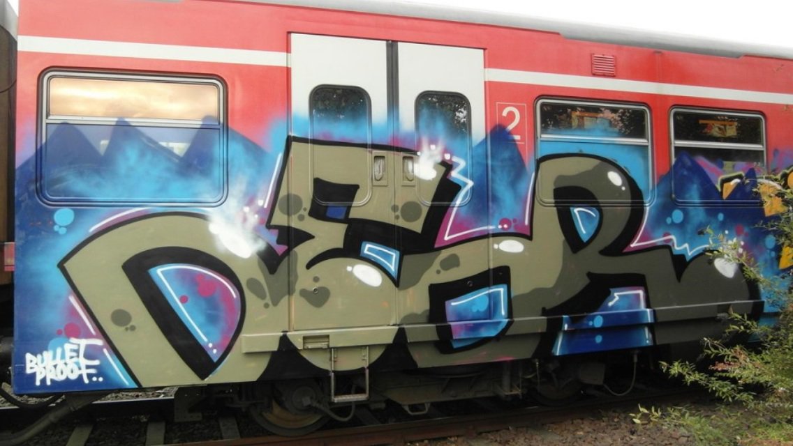 Graffiti Train in Stuttgart - Photo by stuttgart0711 - Deor, sbahn, panel (2012)