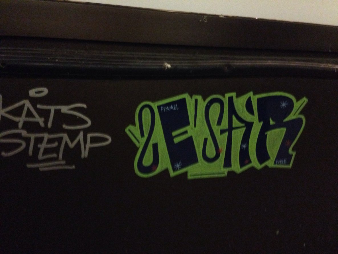 Graffiti Street Art in Stuttgart - Photo by stuttgart0711 - Zesar, Kats, stemp (2012)