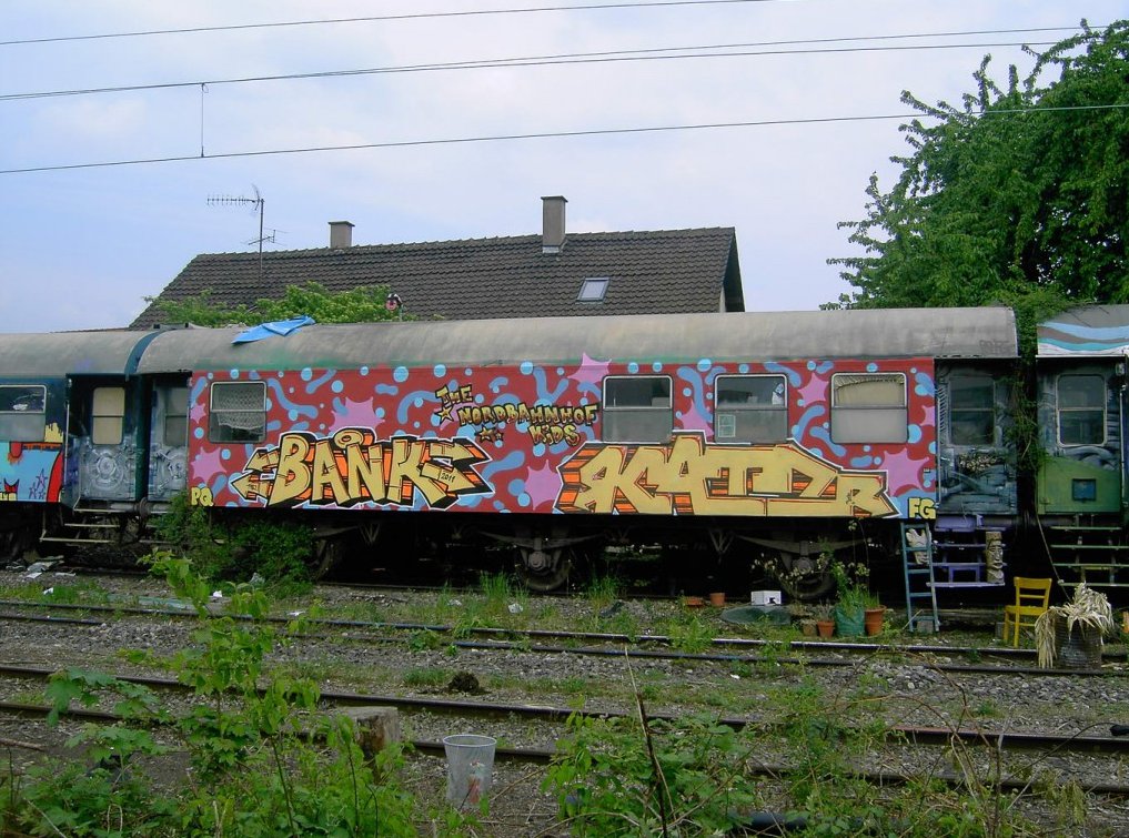 Graffiti Train in Stuttgart - Photo by stuttgart0711 - bank, kats, trash (2011)