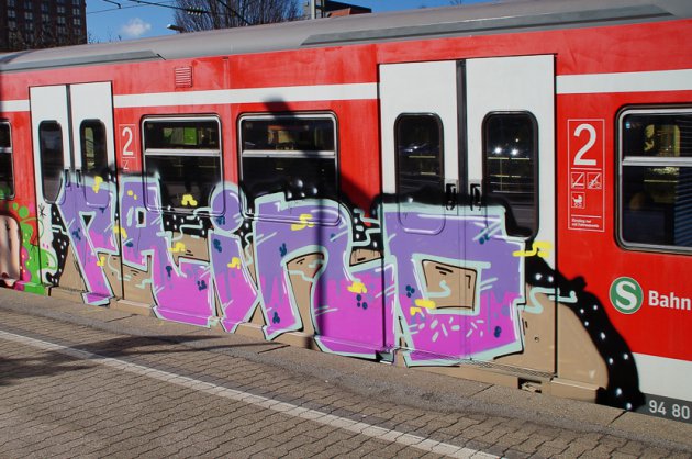 Graffiti Train in Stuttgart - Photo by stuttgart0711 - prino, sbahn, panel (2014)