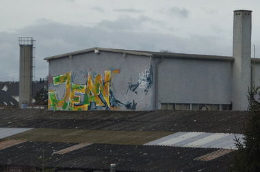Graffiti Bombing in Stuttgart - Photo by stuttgart0711 - jean, rooftop, bär (2014)