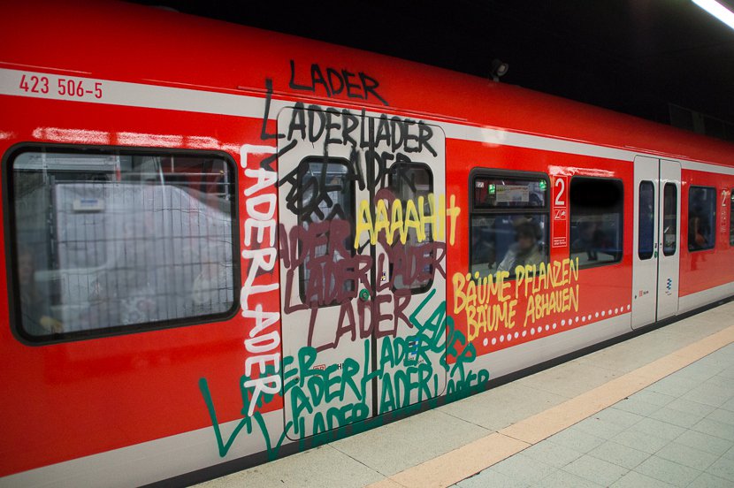 Graffiti Train in Stuttgart - Photo by stuttgart0711 - lader, tags, sbahn (2013)