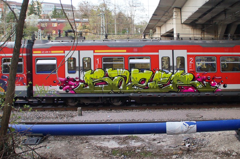 Graffiti Train - Photo by stuttgart0711 - bazer, gbk, crew (2013)