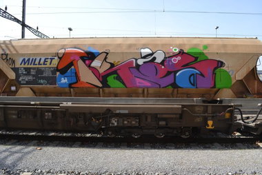 Graffiti Train - Photo by stuttgart0711 - tkos, basel, schweiz (2014)