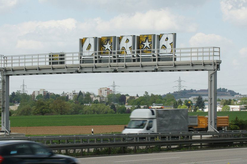 Graffiti Bombing - Photo by stuttgart0711 - drb, crew, stuttgart (2014)